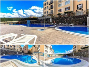 Chilly Apartment - Sunny rooftop terrace with ocean view